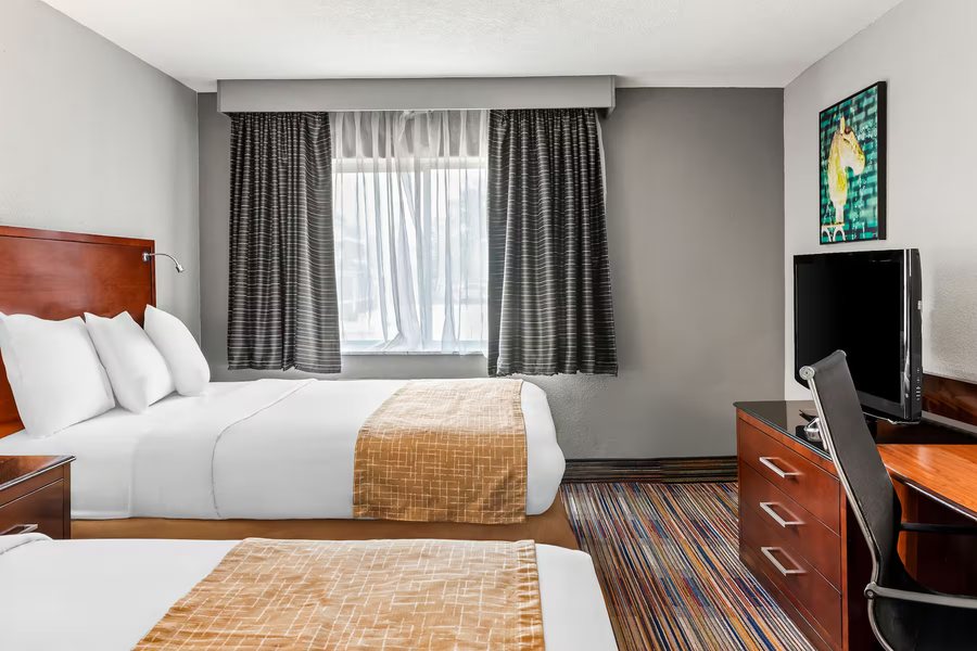 Travelodge By Wyndham Bloomington — Guest room