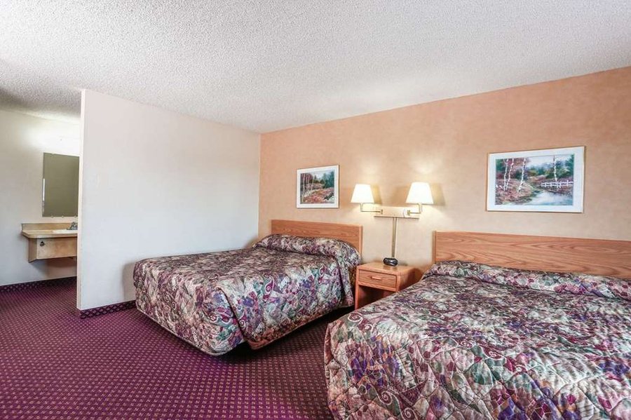 Travelodge by Wyndham Deer Lodge Montana — Guest room
