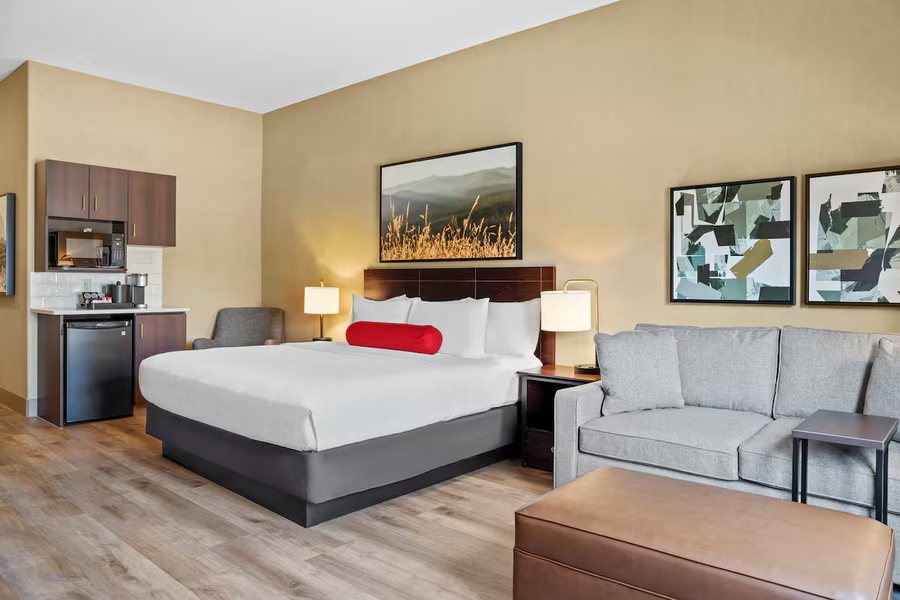 Travelodge by Wyndham Drumheller — Guest room