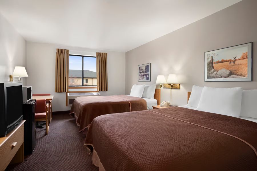 Travelodge by Wyndham Elko NV — Guest room
