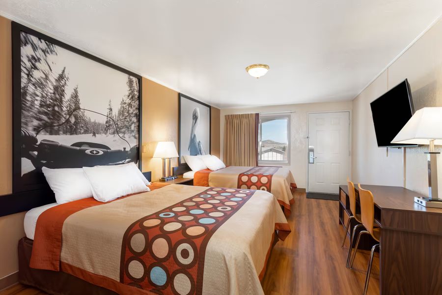 Travelodge by Wyndham Evanston — Guest room