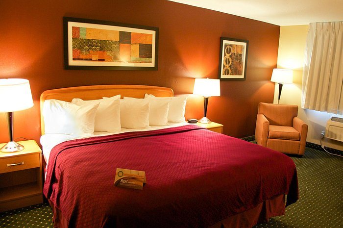 Travelodge by Wyndham Fargo West Acres — Guest room
