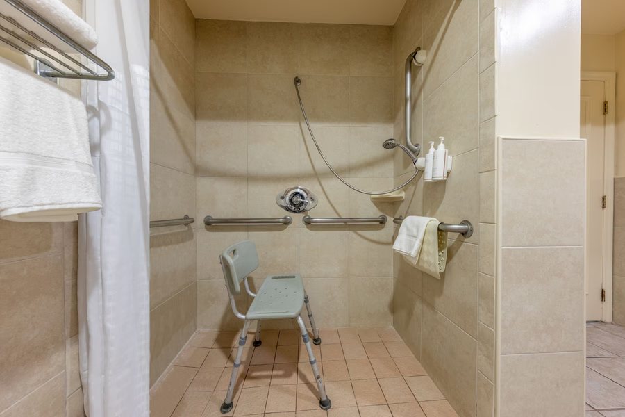 Travelodge by Wyndham Florida City Homestead Everglades — Bathroom