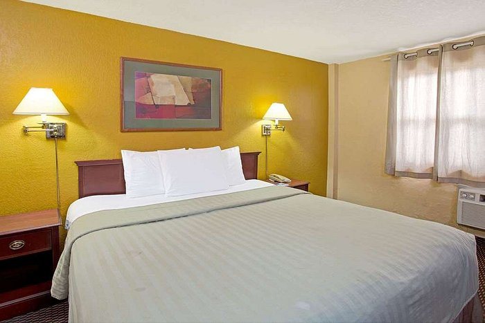 Travelodge by Wyndham Fort Lauderdale — Guest room
