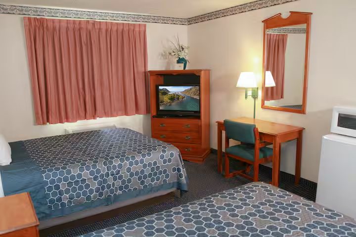 Travelodge by Wyndham Guymon — Guest room