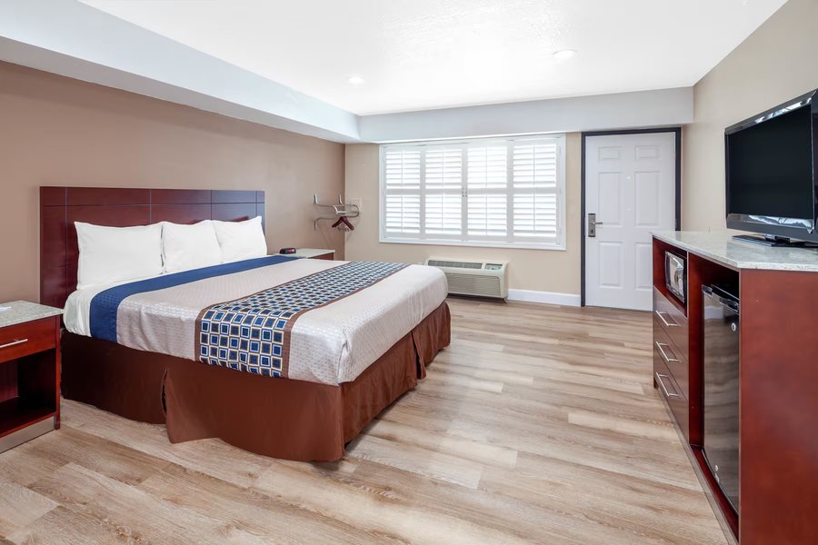 Travelodge by Wyndham Harbor City Los Angeles California — Guest room