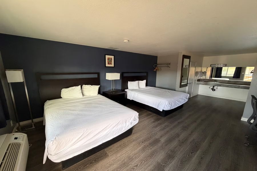 Travelodge by Wyndham Hemet CA — Guest room