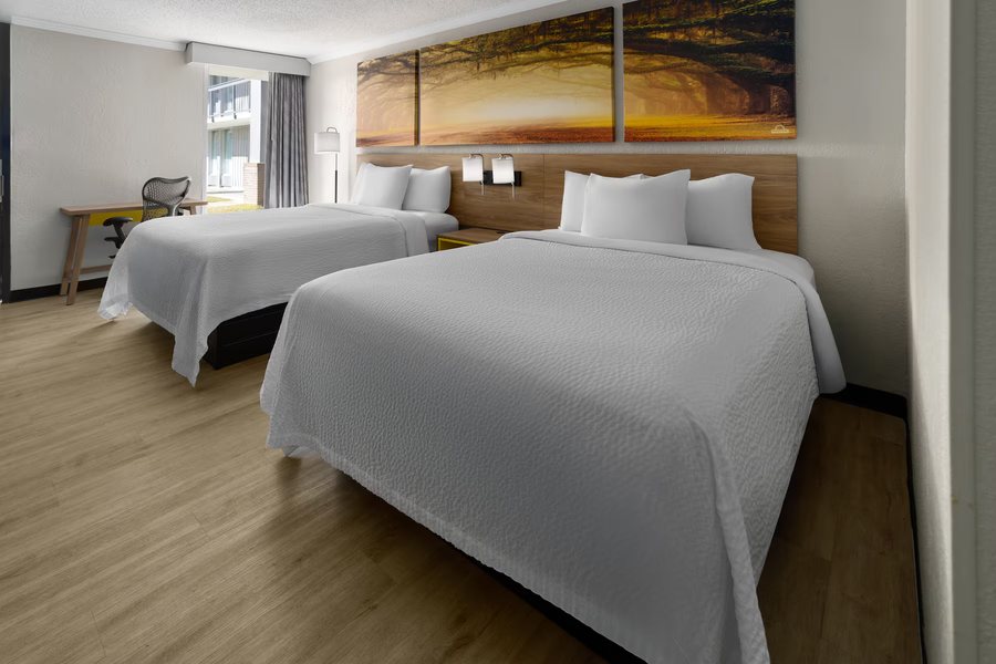 Travelodge by Wyndham Hinesville — Guest room