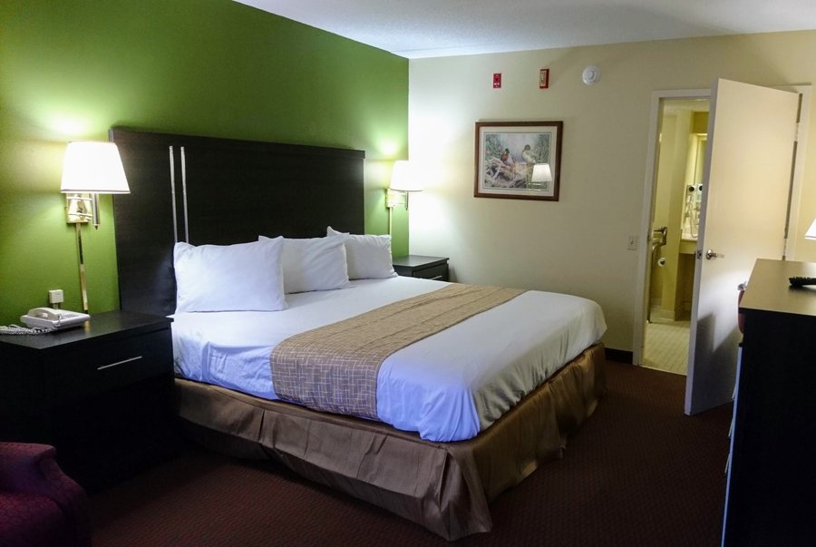 Travelodge by Wyndham Knoxville East — Guest room