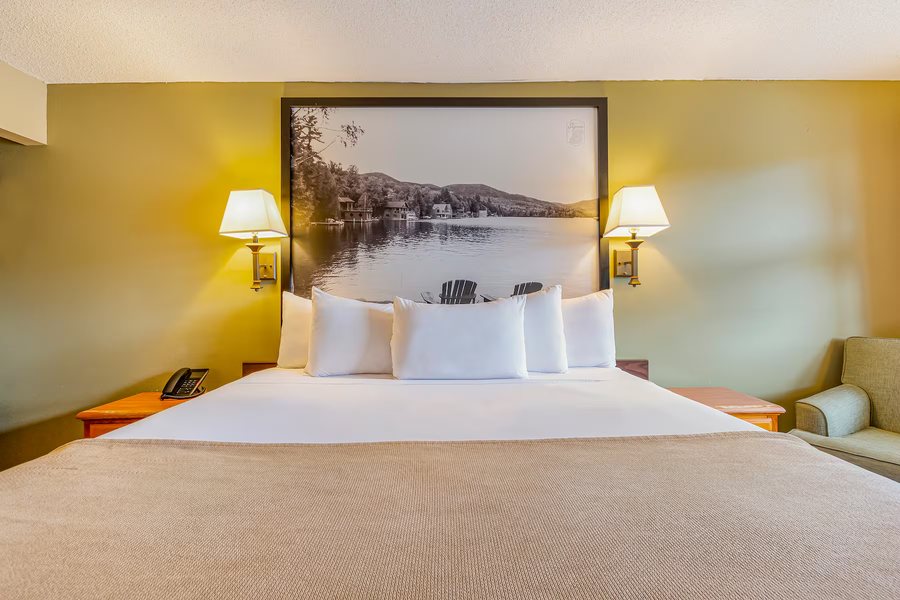 Travelodge by Wyndham Lake George NY — Guest room