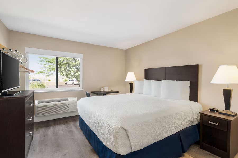 Travelodge by Wyndham Lake Havasu — Guest room