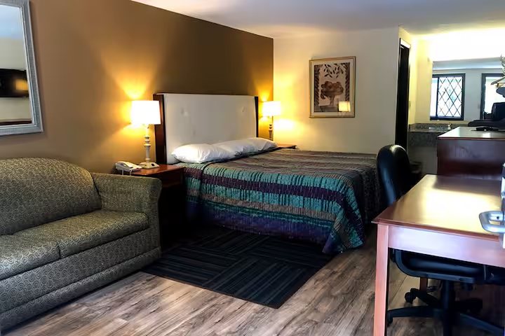 Travelodge by Wyndham Laurel — Guest room