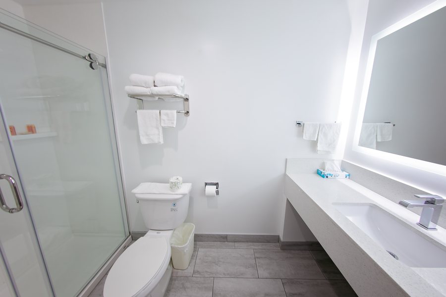 Travelodge by Wyndham Marysville — Bathroom