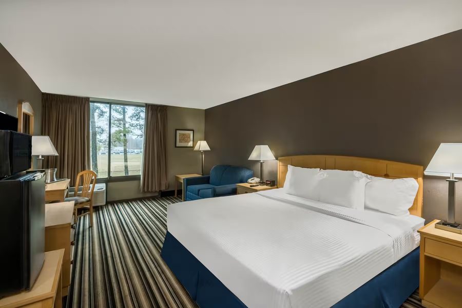 Travelodge by Wyndham Memphis — Guest room