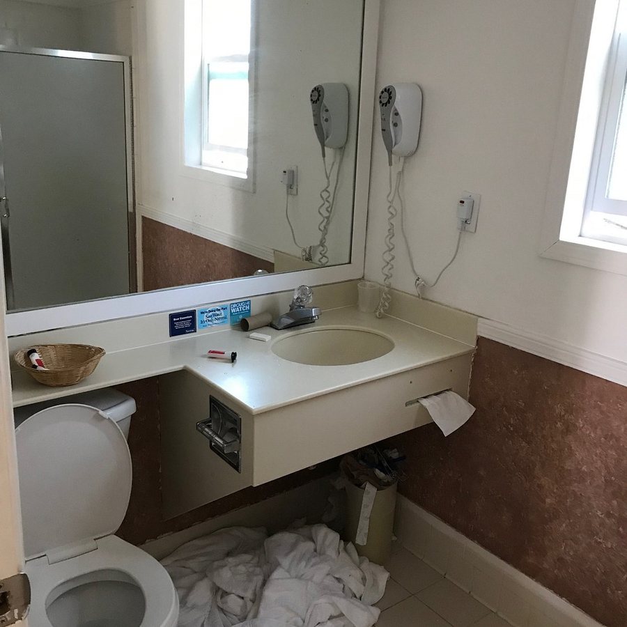 Travelodge by Wyndham Mill Valley Sausalito — Bathroom