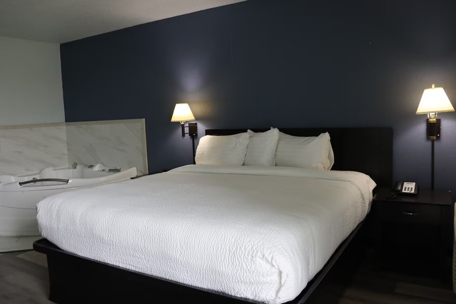 Travelodge by Wyndham Milwaukee — Guest room