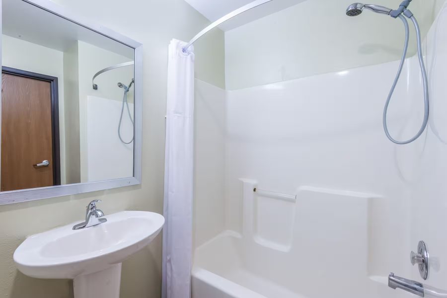 Travelodge by Wyndham Pueblo — Bathroom