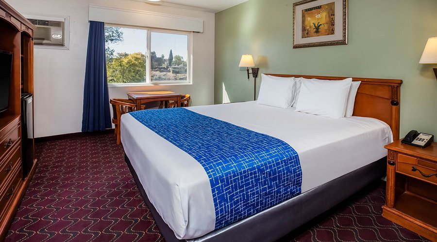 Travelodge by Wyndham Red Bluff — Guest room