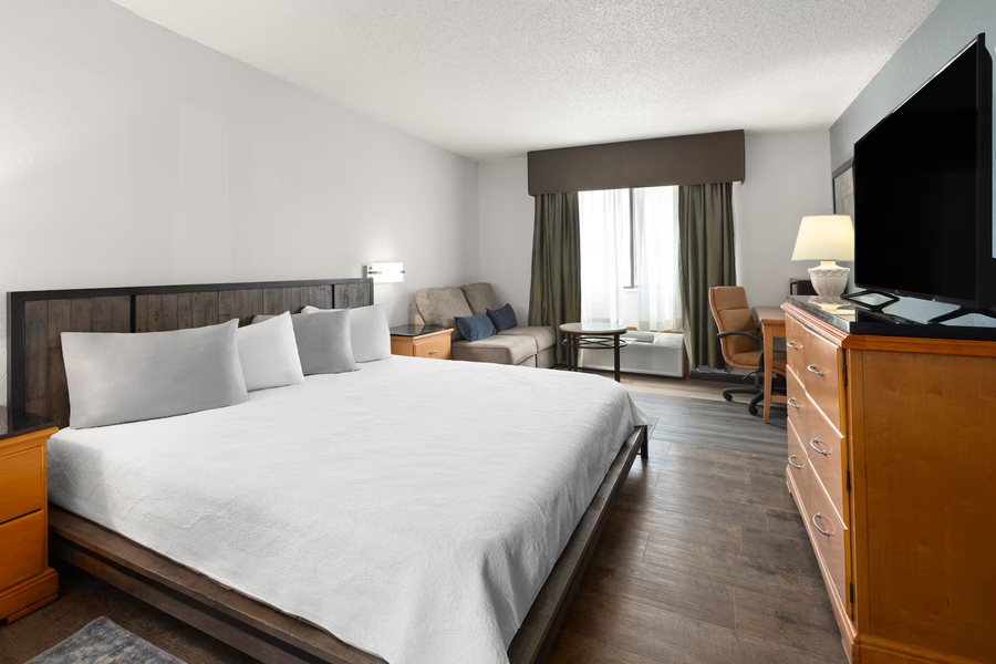 Travelodge by Wyndham Red Wing — Guest room
