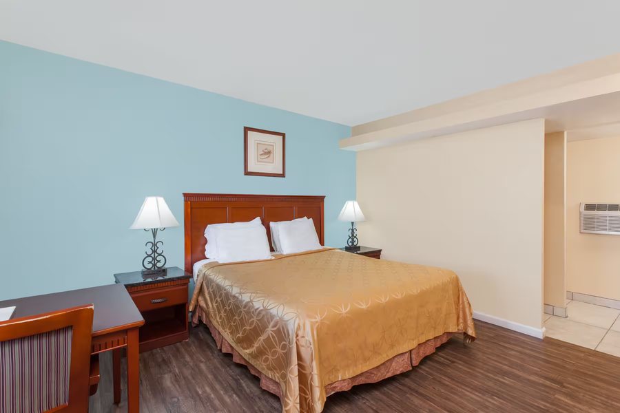 Travelodge by Wyndham San Diego SeaWorld — Guest room