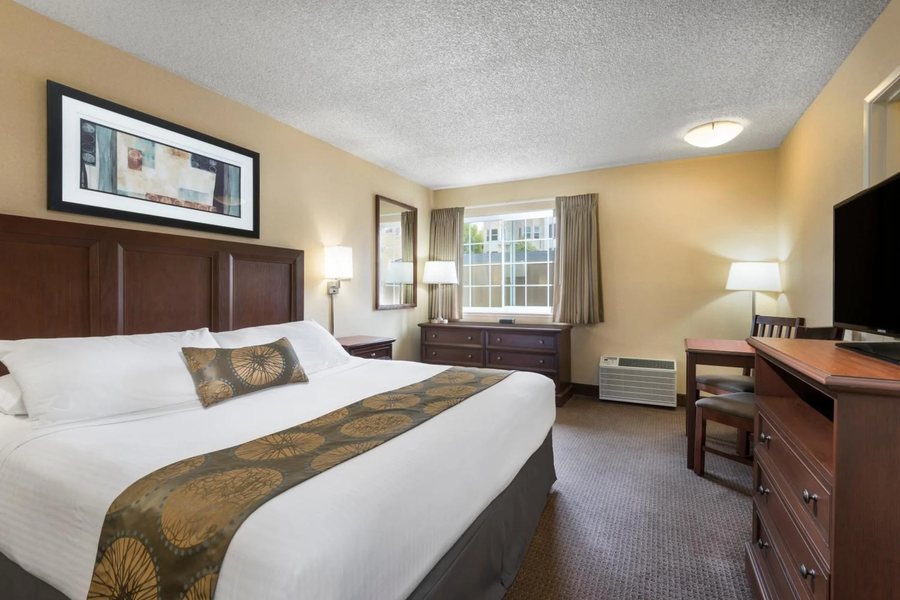 Travelodge by Wyndham San Francisco Bay — Guest room