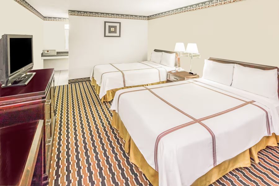 Travelodge by Wyndham Shreveport LA — Guest room