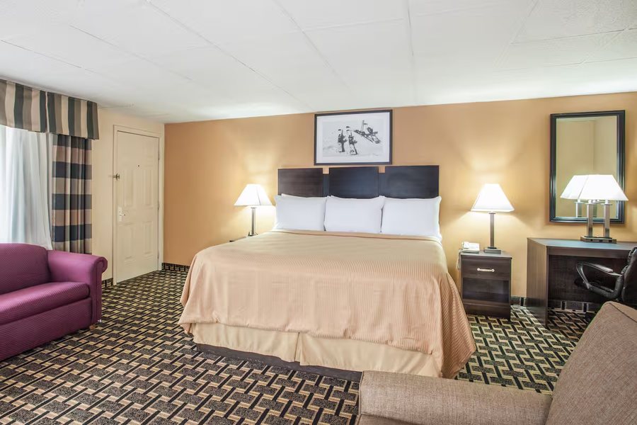 Travelodge by Wyndham South Burlington — Guest room
