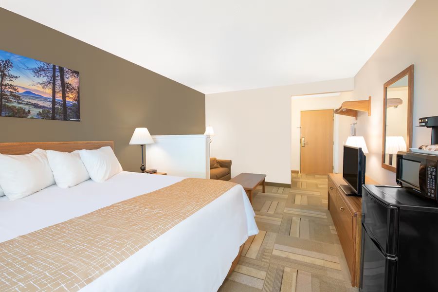 Travelodge by Wyndham Spearfish — Guest room