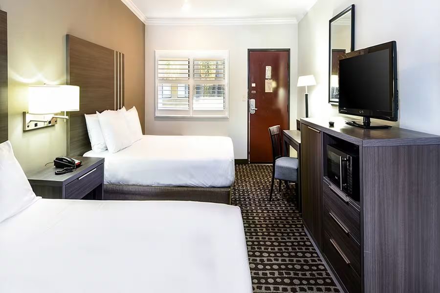 Travelodge by Wyndham Sylmar CA Los Angeles California — Guest room