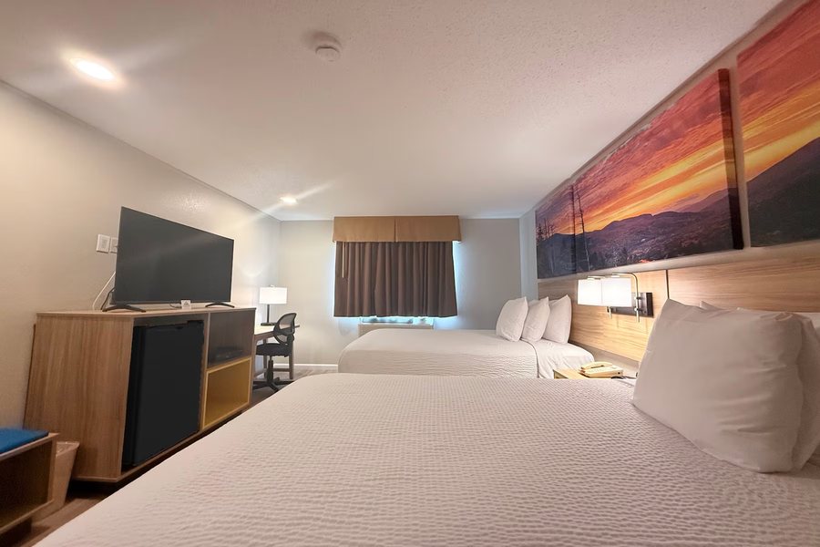 Travelodge by Wyndham Torrington — Guest room