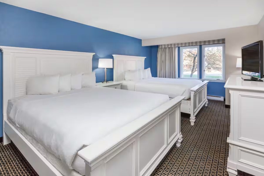 Travelodge by Wyndham Traverse City MI — Guest room
