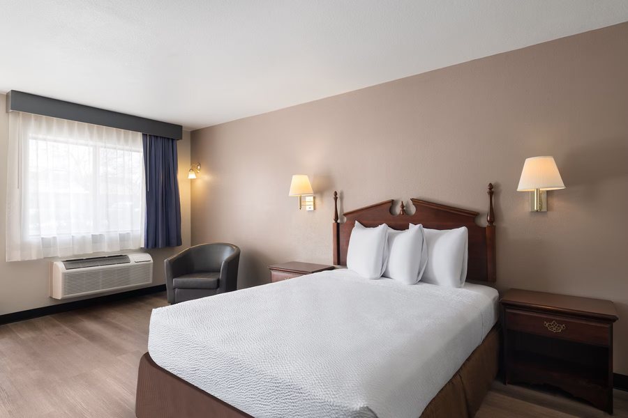 Travelodge by Wyndham Tucson AZ — Guest room