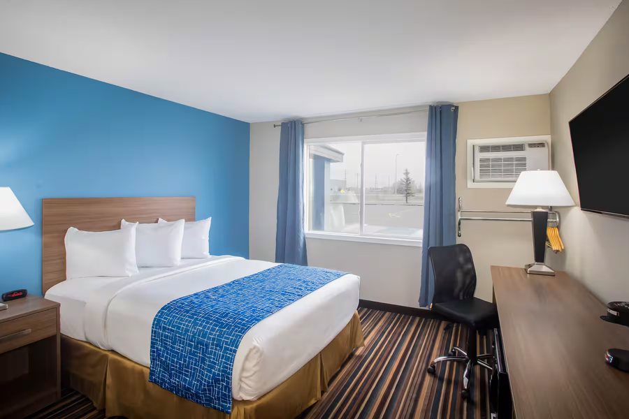 Travelodge by Wyndham Wahpeton Event Center — Guest room