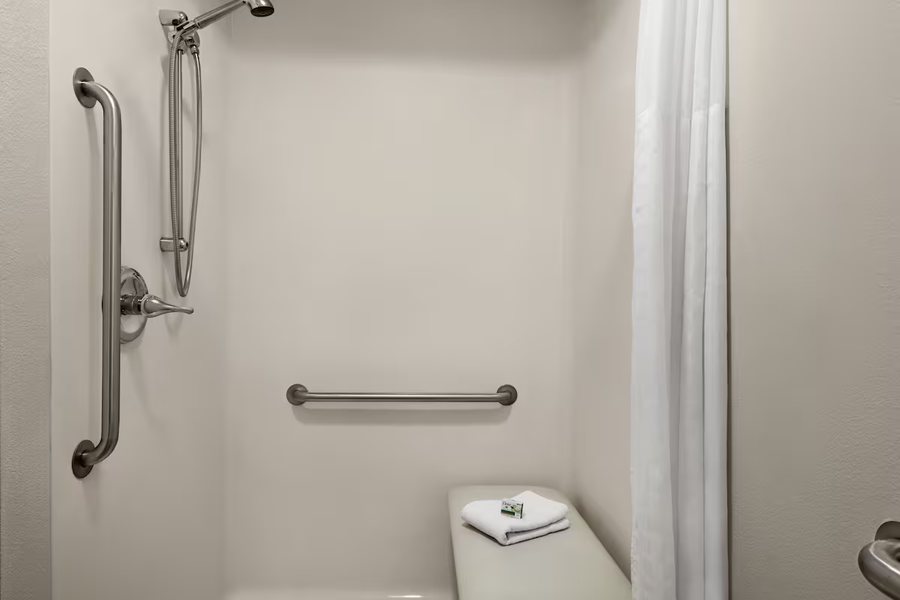 Travelodge by Wyndham Wall — Bathroom
