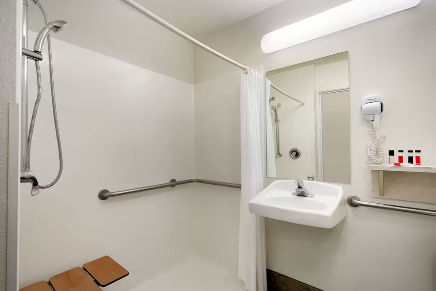 Travelodge by Wyndham Yampa Yampa Colorado — Bathroom