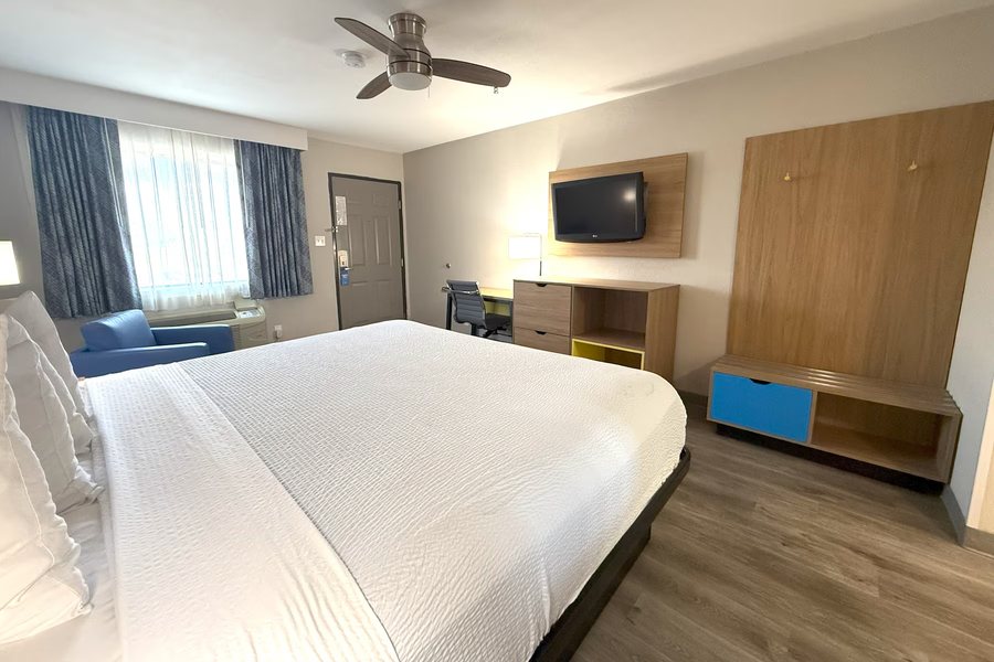Travelodge by Wyndham Yuma — Guest room