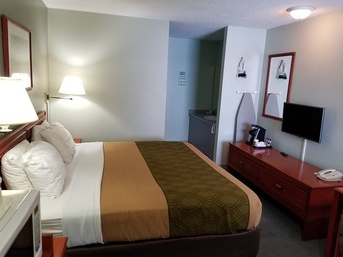 Travelodge Cranbrook — Guest room