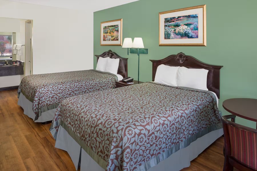Travelodge Fort Myers North North Fort Myers Florida — Guest room