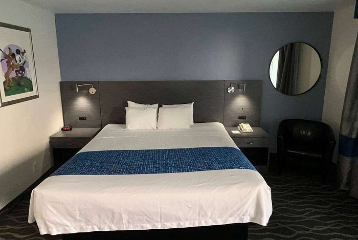 Travelodge Inn Suites by Wyndham Anaheim on Disneyland Dr — Guest room