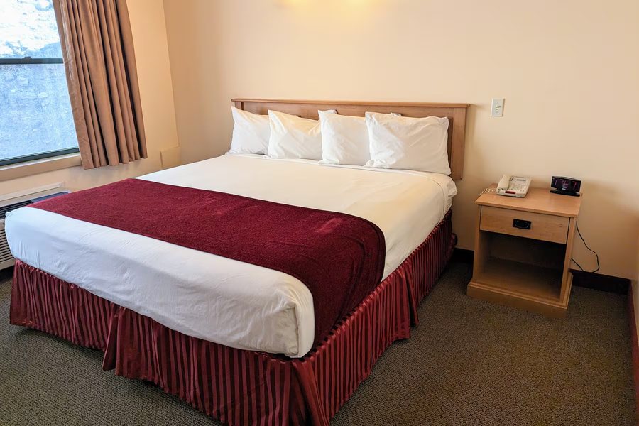 Travelodge Inn Suites by Wyndham Deadwood — Guest room