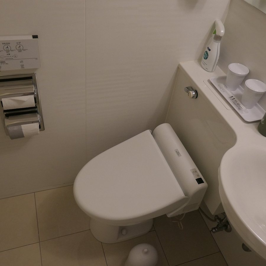 Travelodge Kyoto Shijo Karasuma — Bathroom