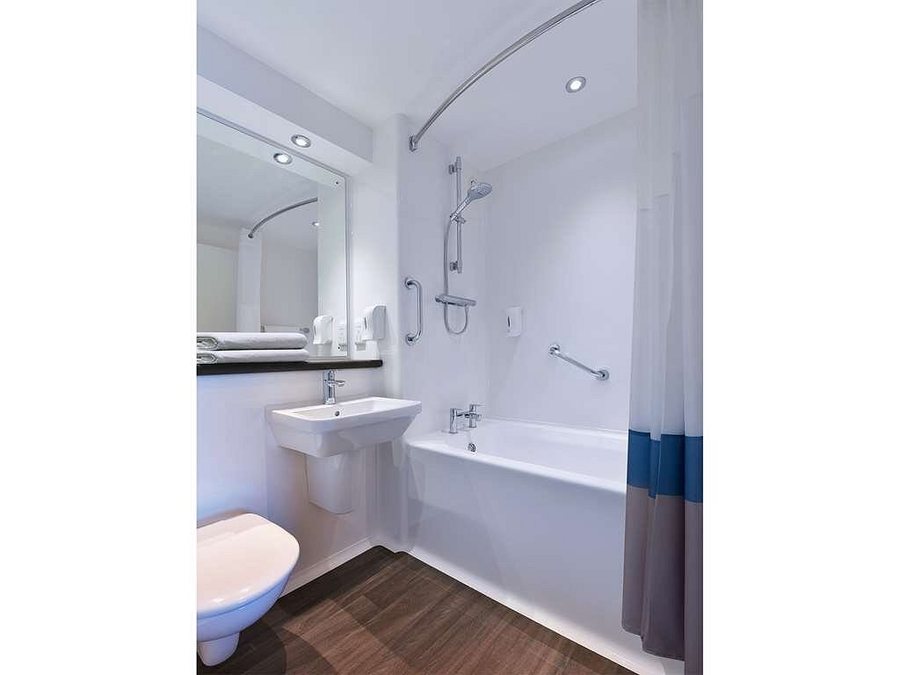 Travelodge London Beckenham — Bathroom