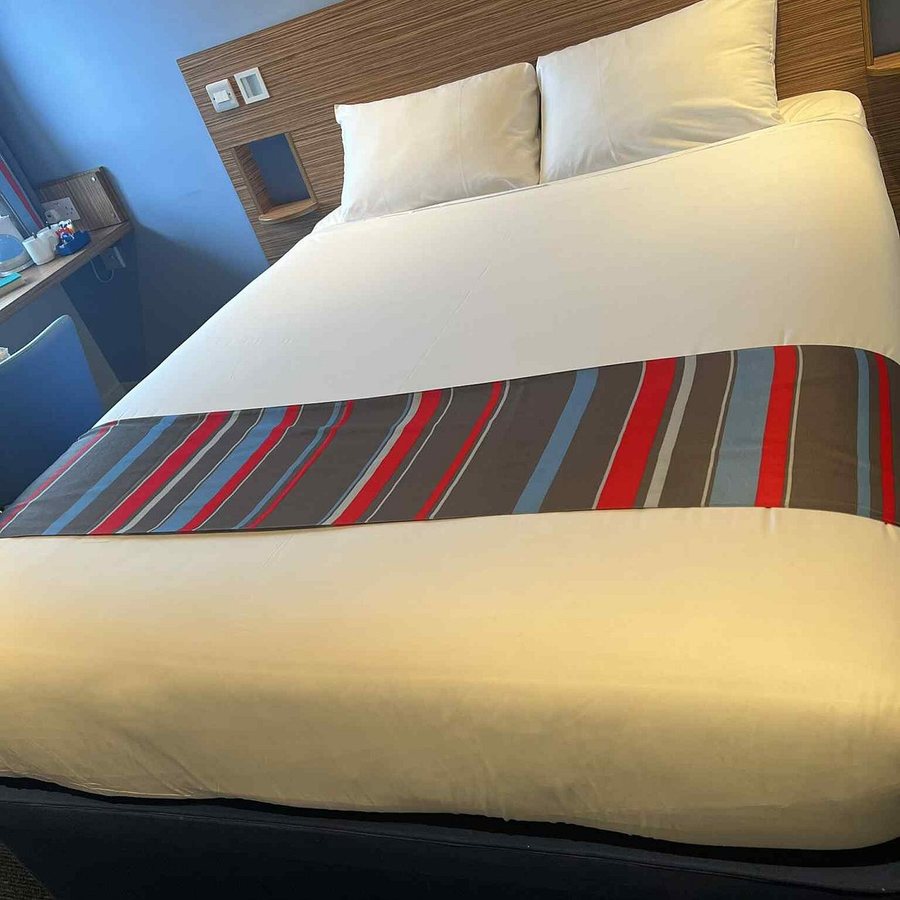 Travelodge London Brent Cross Hotel — Guest room