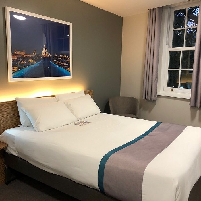 Travelodge London Central Waterloo — Guest room
