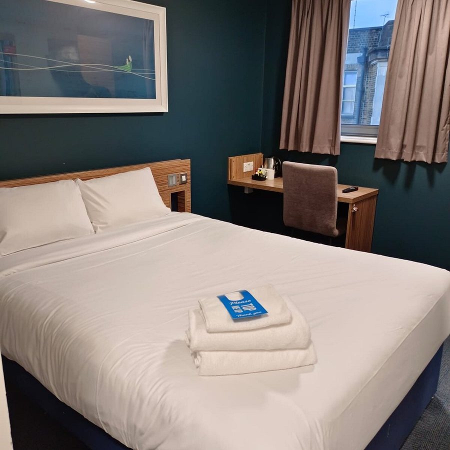 Travelodge London Clapham Junction Hotel — Guest room