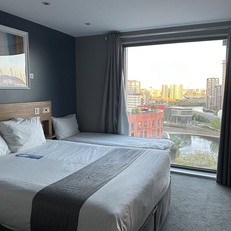 Travelodge London Docklands Central London England — Guest room