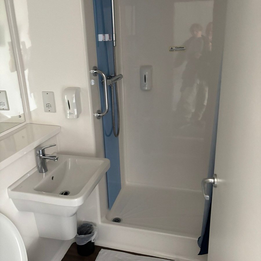 Travelodge London Greenwich — Bathroom