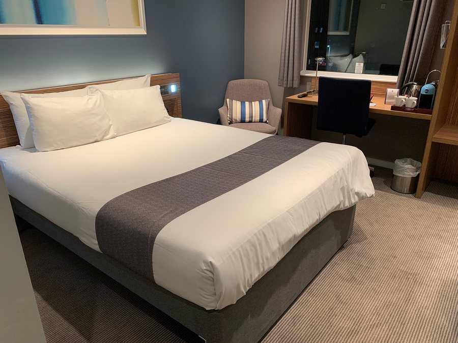 Travelodge London Vauxhall Hotel — Guest room