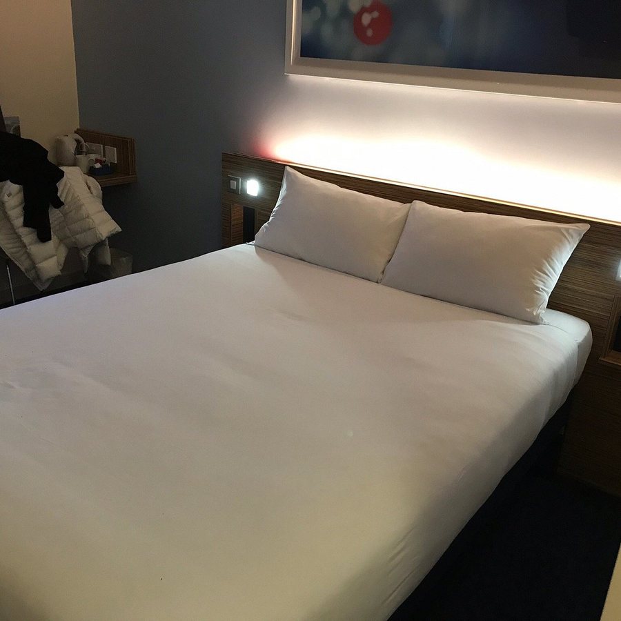 Travelodge London Whetstone London England — Guest room