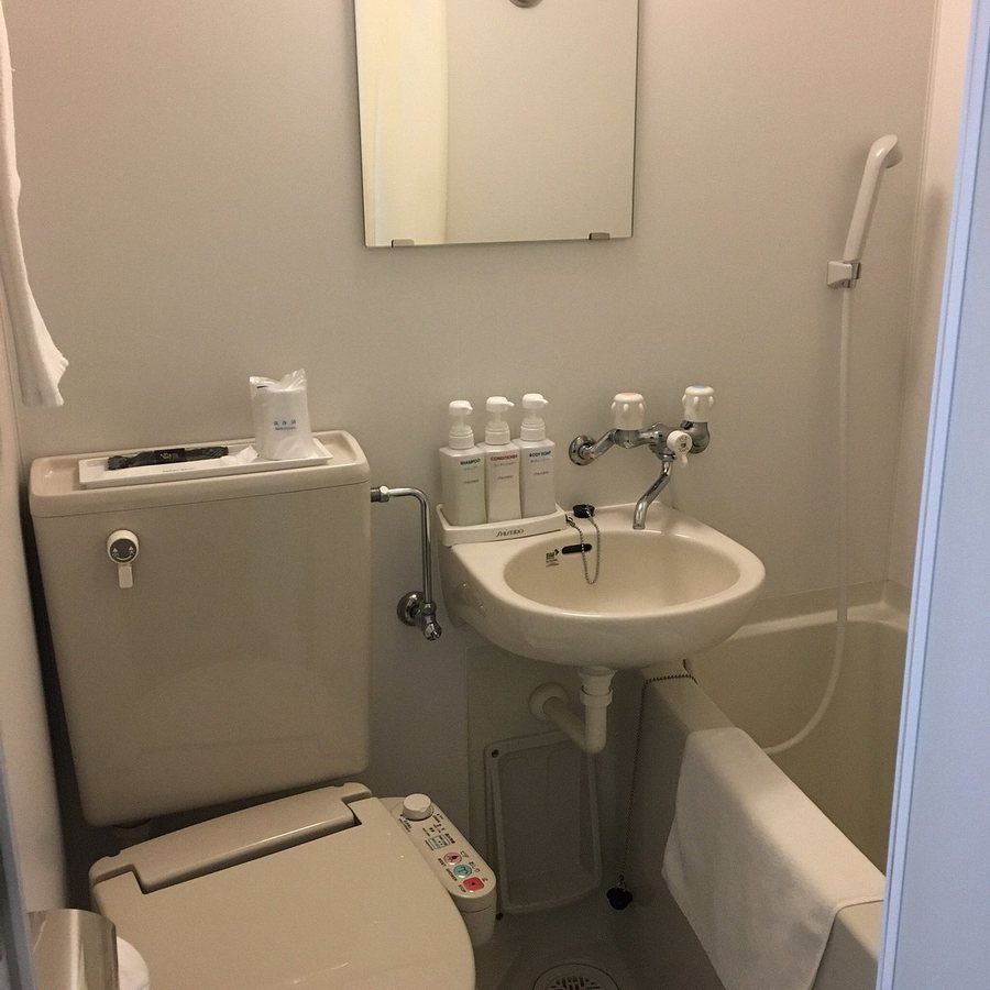 Travelodge Nagoya Sakae — Bathroom